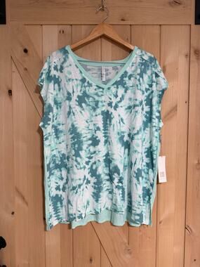 Lularoe | NWT Cozy Gabby Short Sleeve Top in Green and White Tie-dye | Size 2XL